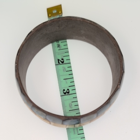 Elegant Mother of Pearl Bracelet - Picture 5 of 6